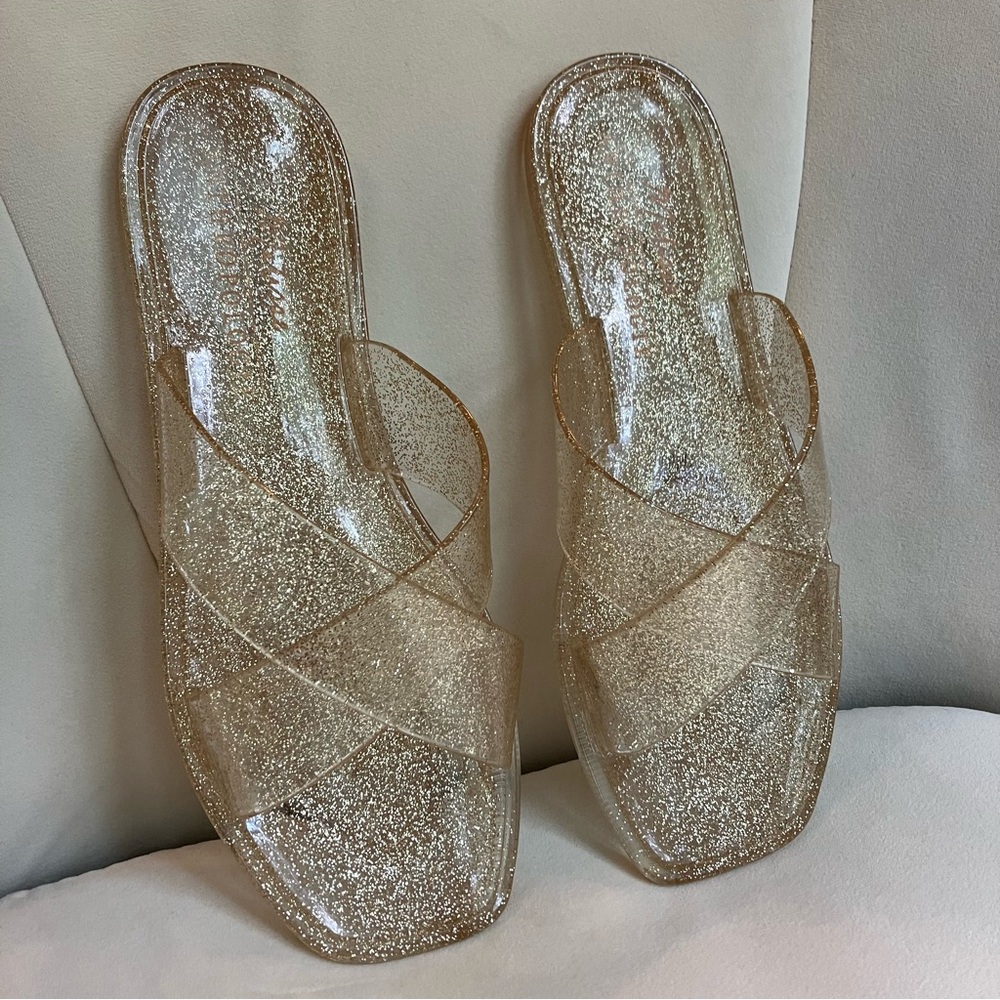Anthropologie Matisse gold sparkle Villa jelly slides / sandals, women’s size 6